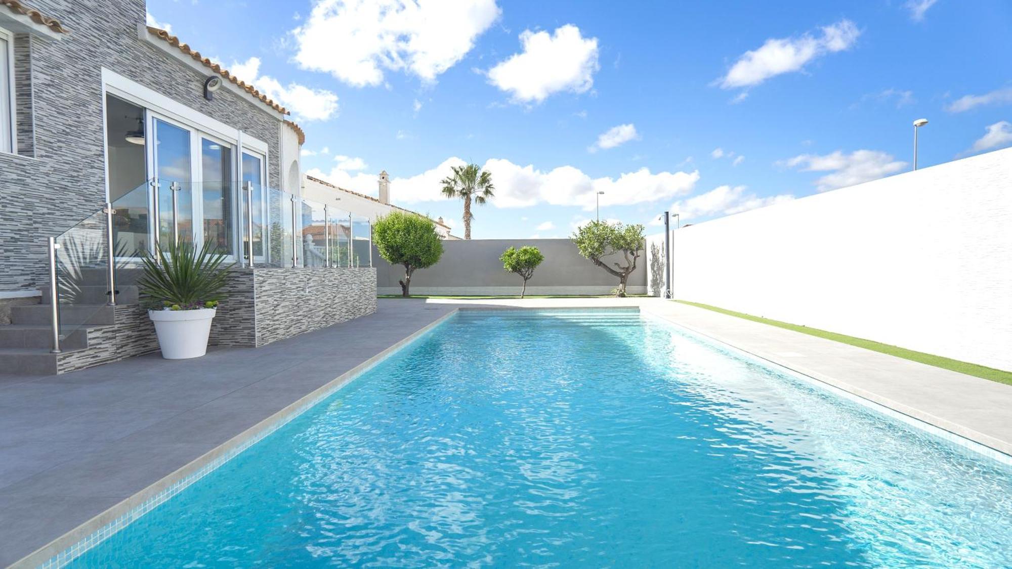 Modern Detached 4 Bed 3 Bath Villa With Private Pool Close To All Amenities Villamartin  Exterior photo